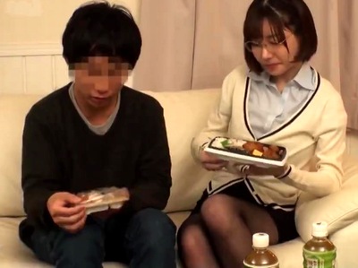 AV会社に送る届けられたSDカード…その中にはちんぽに跨る痴女教師の姿が！
