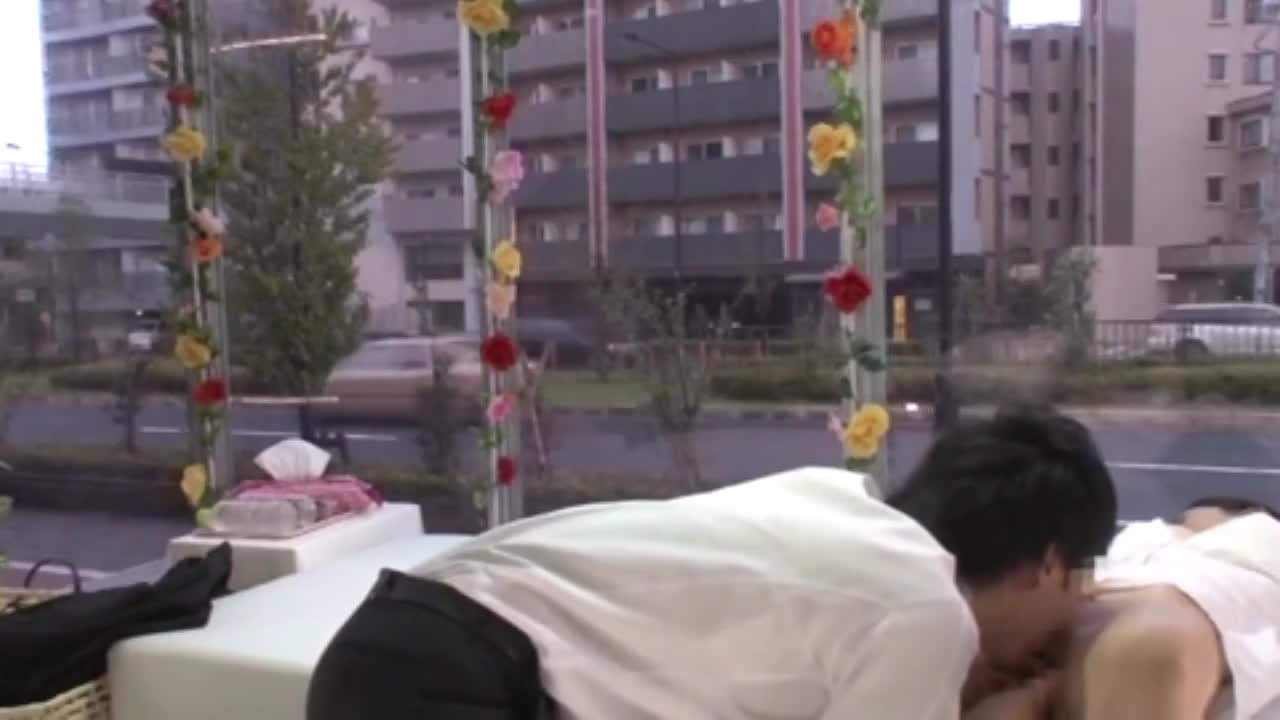 お金に目がくらんだOLさんが同僚ちんぽをカメラの前で受け入れ！